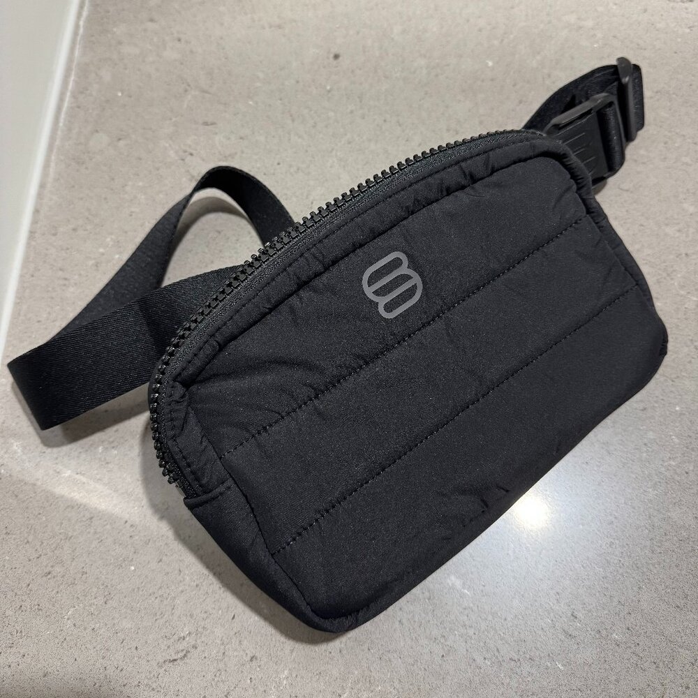 ARITZIA TNA SUPER PUFF cliMATTE CROSSBODY BAG BLACK